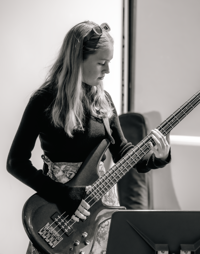 performance-young-woman-