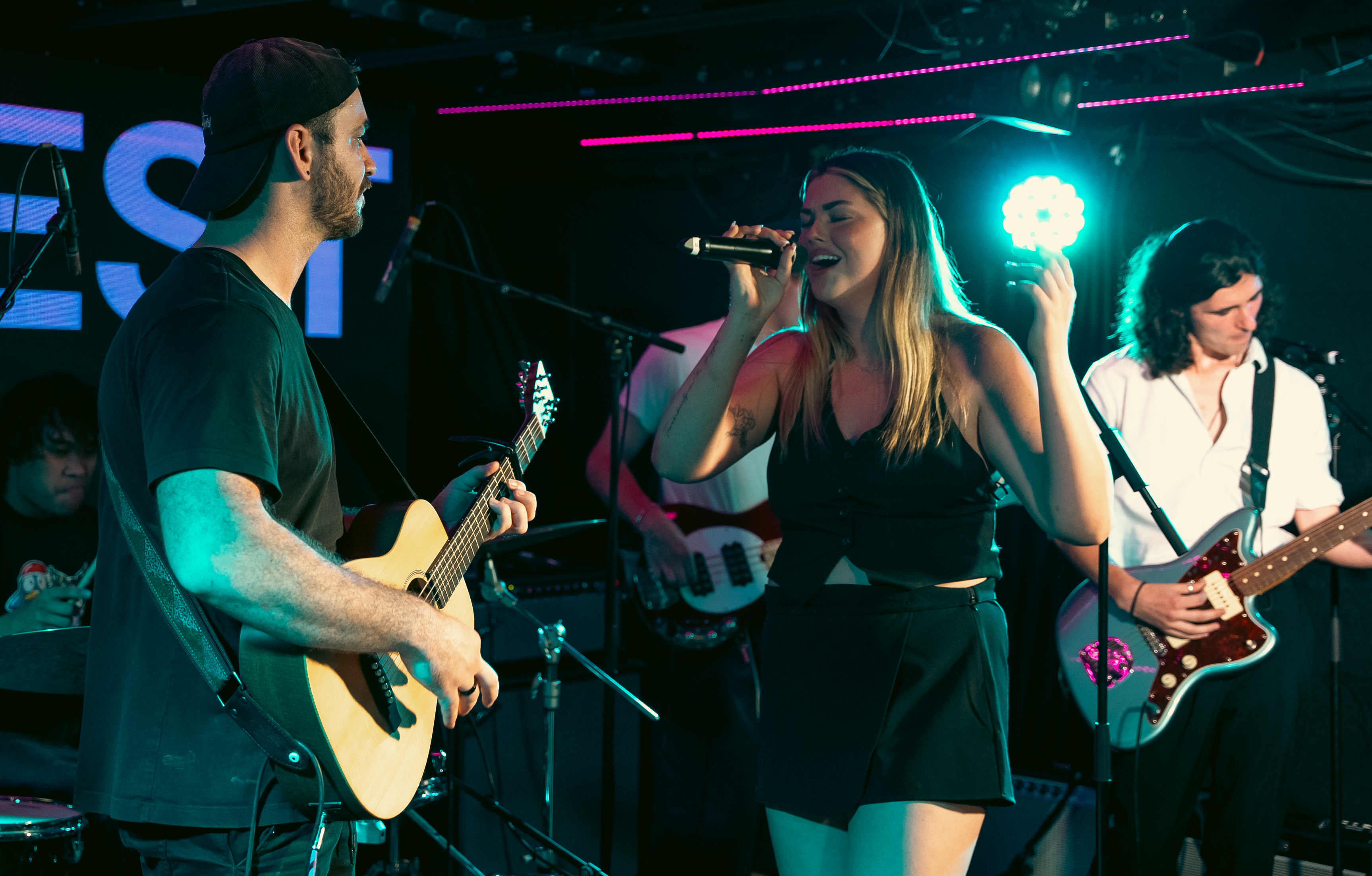 students-guitar-stage