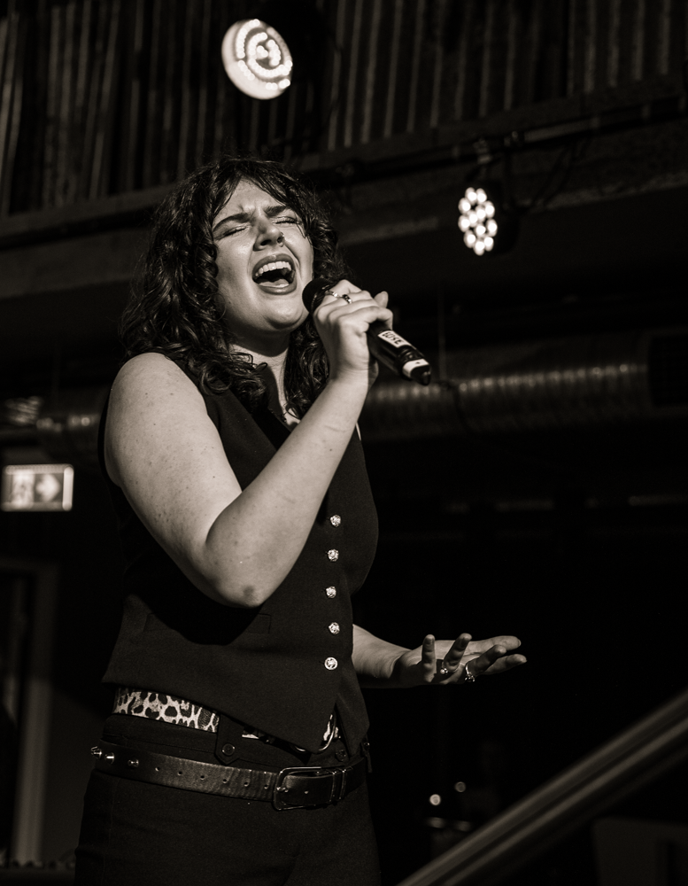 singer-female-aim-music-sydney-show-stage