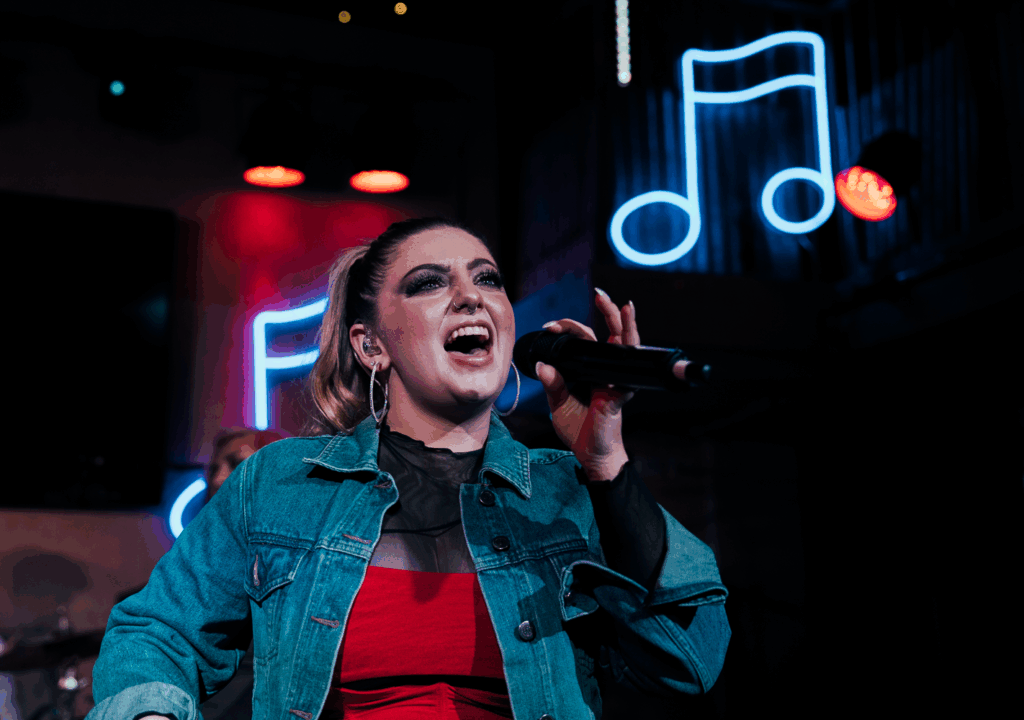 Performance-AIM-AMPLIFY-female-singer